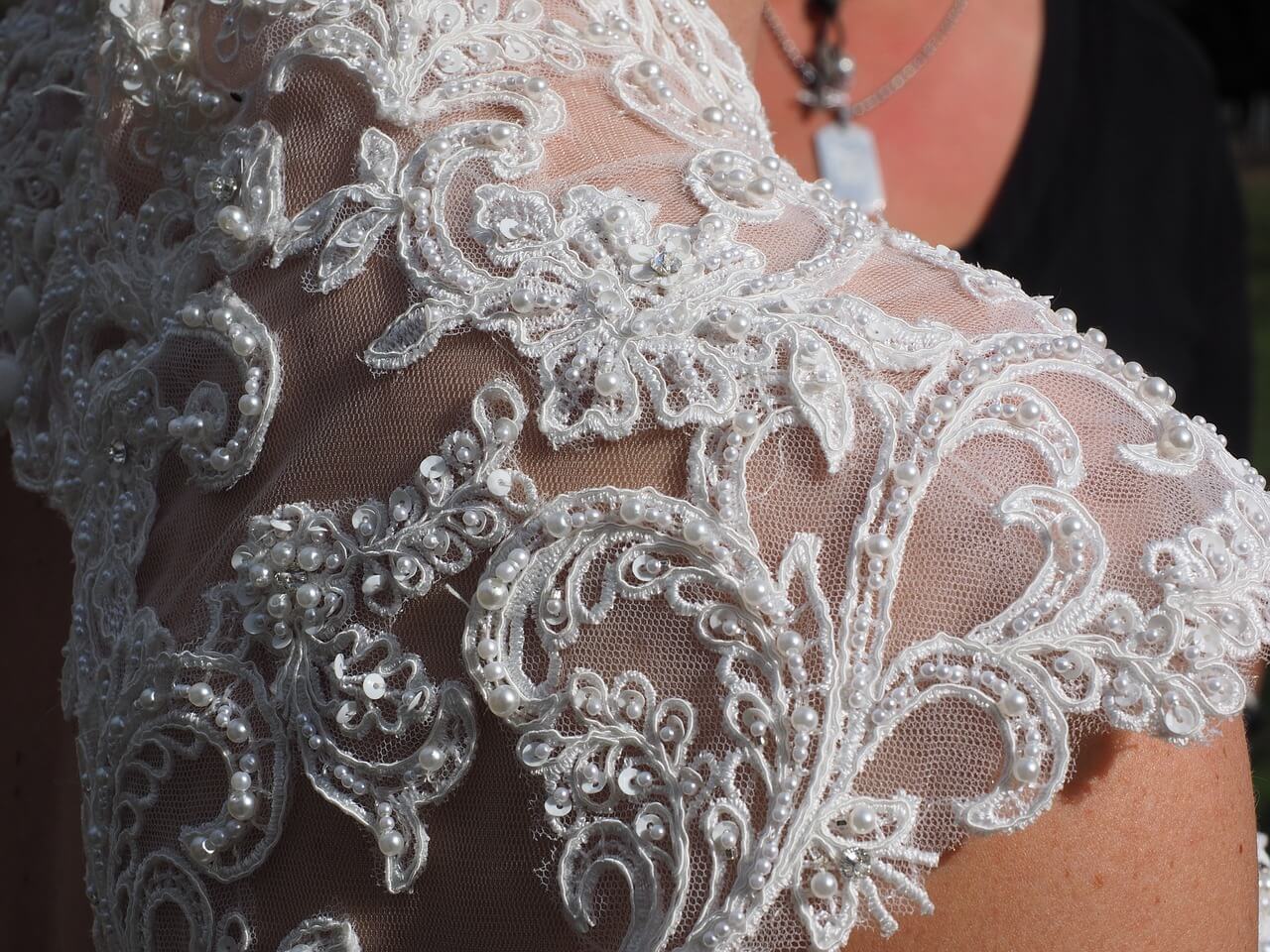 lace-fabrics-for-dresses