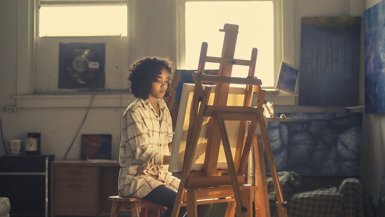 right-canvas-for-your-painting-canvas-etc-woman-artist