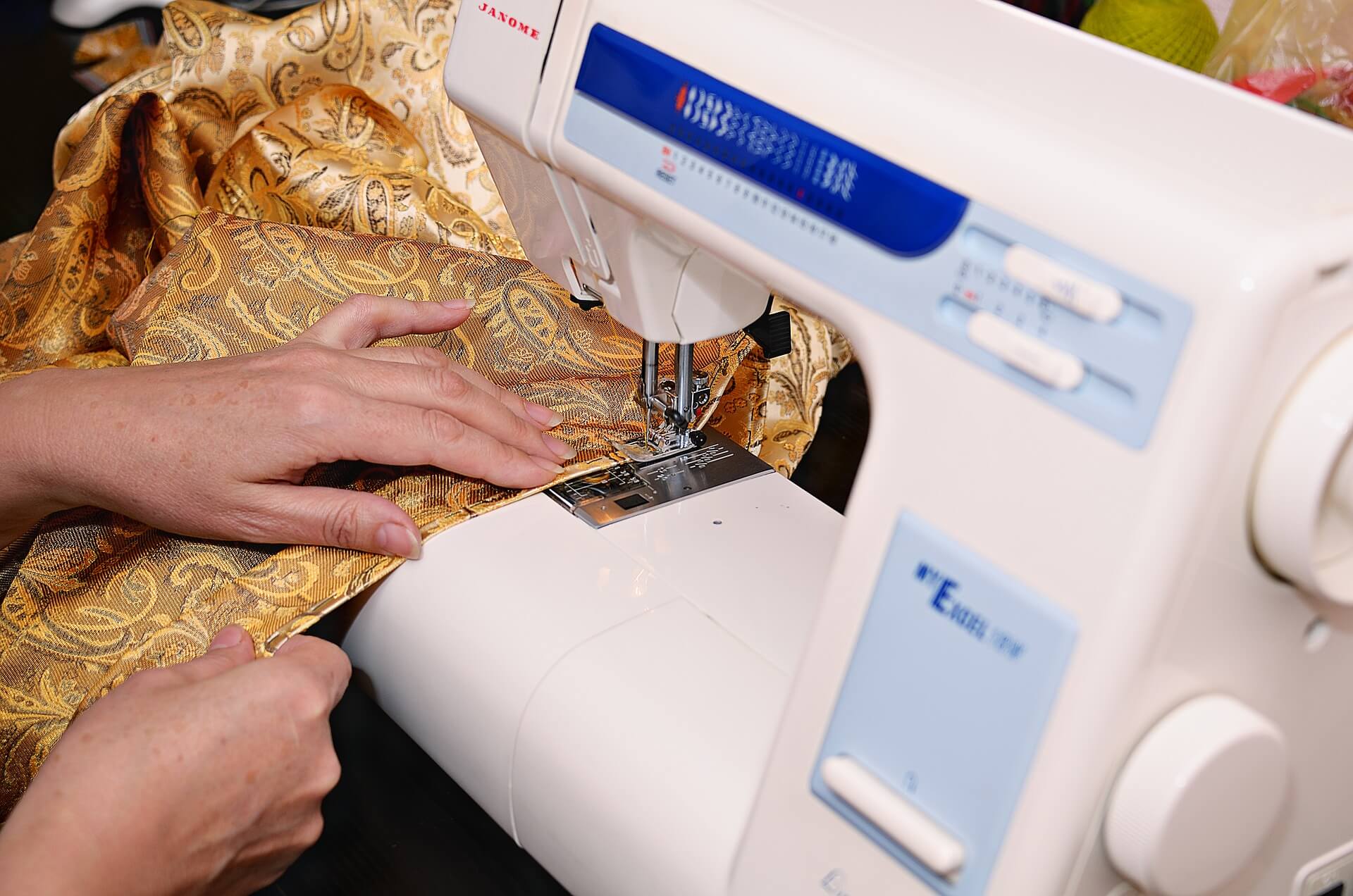 how-to-sew-with-delicate-fabrics-canvas-etc-hands-sewing